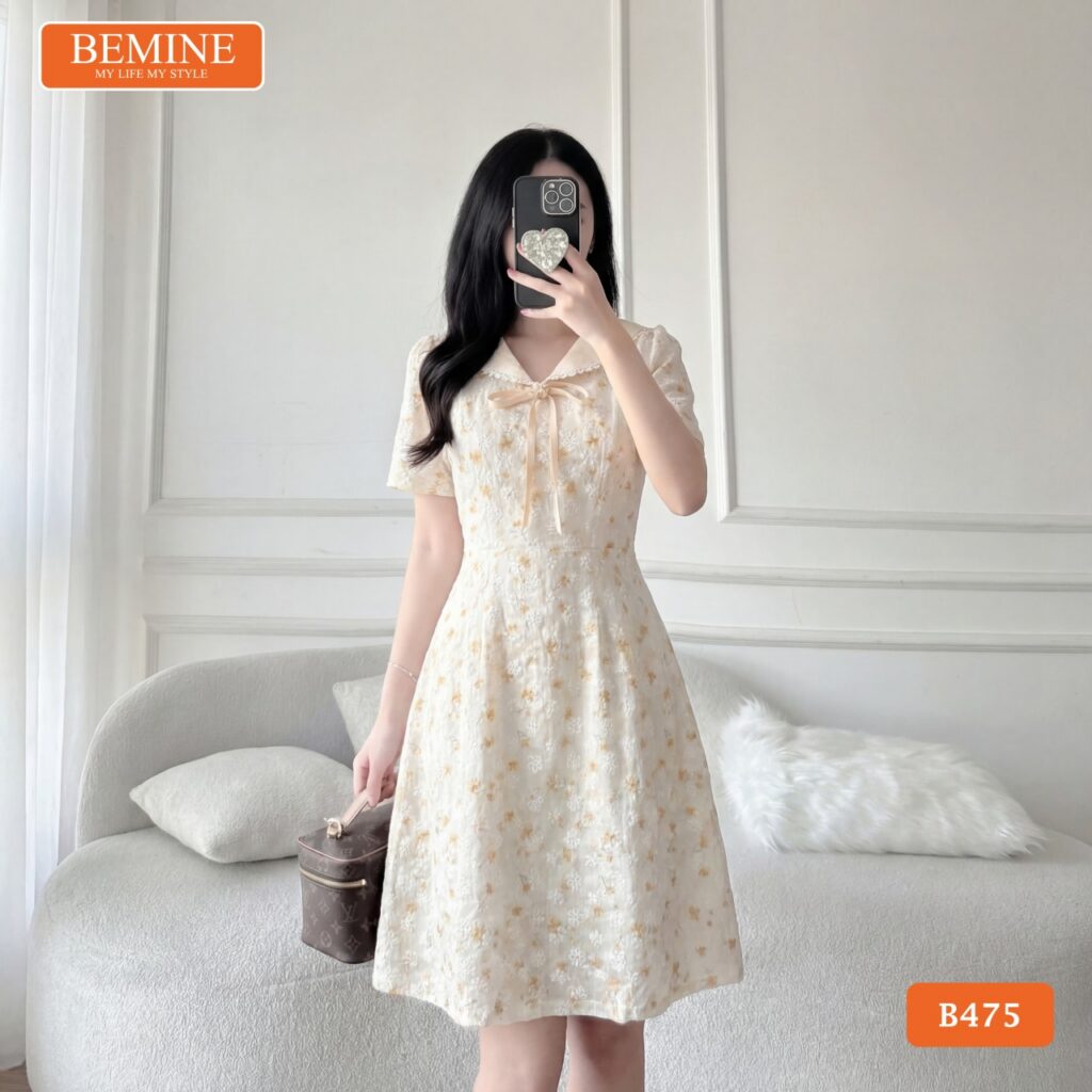 Đầm Thiết Kế BEMINE Chữ A Cổ Thủy Thủ Họa Tiết Nơ B475 4 Cận cảnh họa tiết hoa vàng xinh xắn của mẫu đầm chữ A B475.