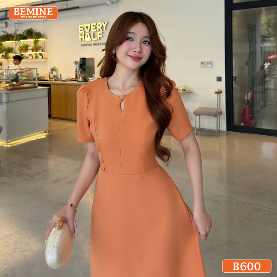 Aesthetic là gì? 6 style aesthetic hot nàng công sở 2026 22 10. Đầm thiết kế BEMINE Dáng Chữ A Đi Cafe Cổ Vuông B189