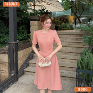 Đầm Thiết Kế BEMINE Cổ Tròn Đính Cúc Dáng Dài B600 Sang Trọng