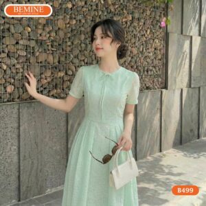 Cận cảnh đường may sắc sảo và phom dáng chuẩn của đầm B499.