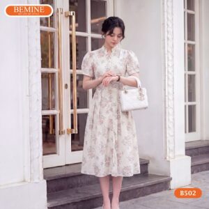 Hình ảnh thực tế đầm cổ v thêu hoa BEMINE mã sản phẩm B502.