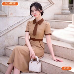 Người mẫu diện đầm chữ a cổ đức phối cavat BEMINE B523.