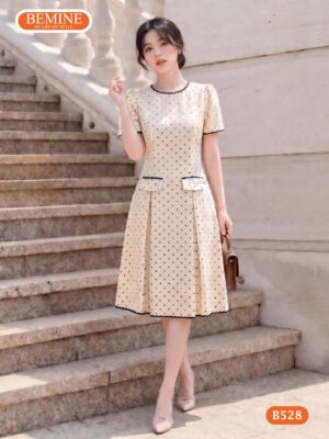 Đầm thiết kế BEMINE B528 cổ tròn in bi sang trọng.