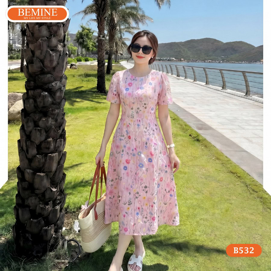 Đầm thiết kế BEMINE B532 với phom dáng chuẩn mực và chỉn chu.