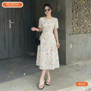Đầm thiết kế BEMINE B532 cổ tròn thêu hoa dáng dài thanh lịch.