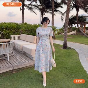 Chi tiết thêu hoa thủ công sắc sảo trên mẫu đầm BEMINE B532.