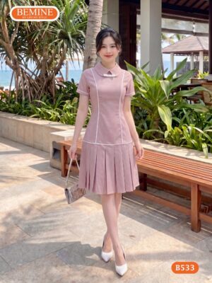 Tùng váy xếp ly tỉ mỉ tạo độ xòe duyên dáng cho đầm B533.