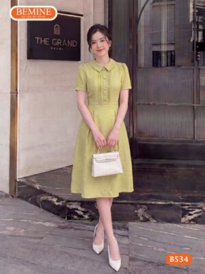 Chi tiết cổ đức sang trọng trên mẫu đầm BEMINE B534.