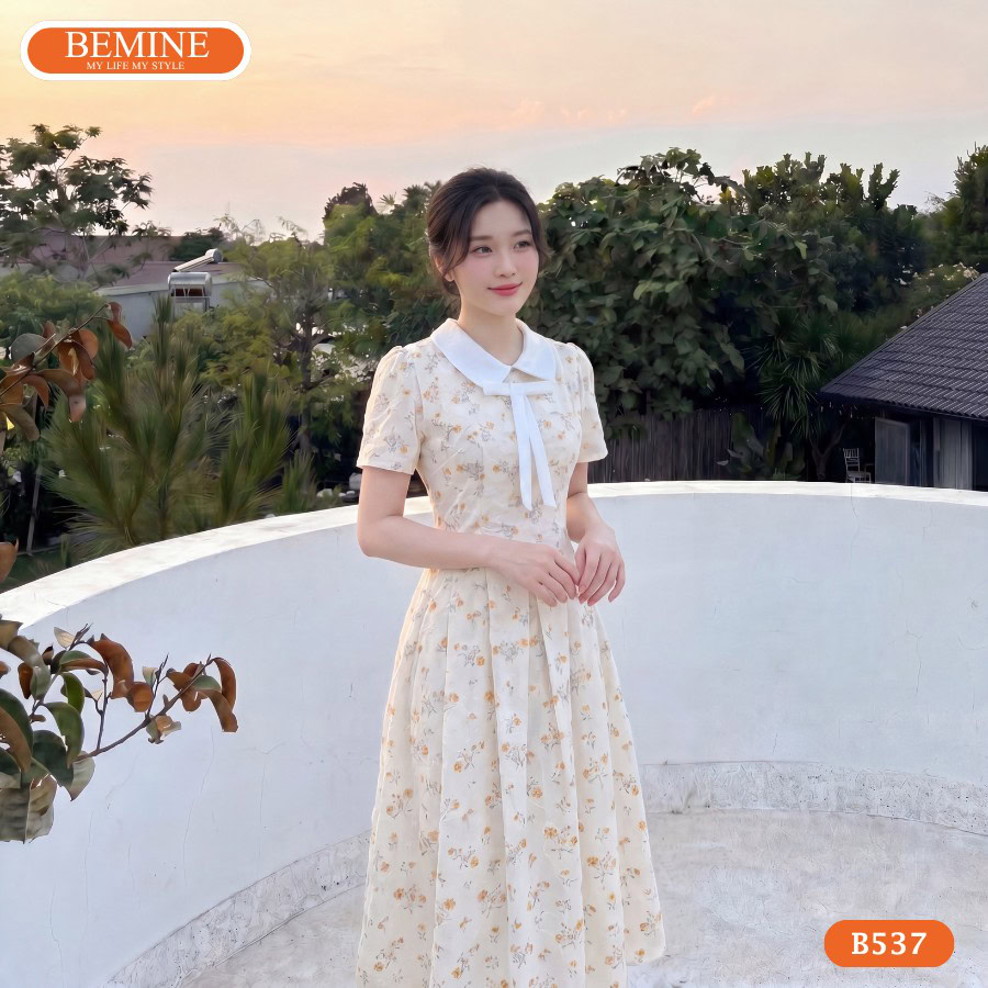 Đầm thiết kế BEMINE B537 cổ sen thêu hoa thanh lịch.