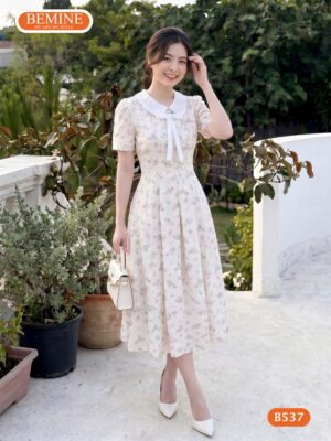 Chi tiết đính nơ phối thêu hoa tinh tế trên mã B537.