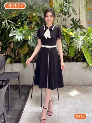 Đầm thiết kế BEMINE B538 cổ đức phối nơ thanh lịch.