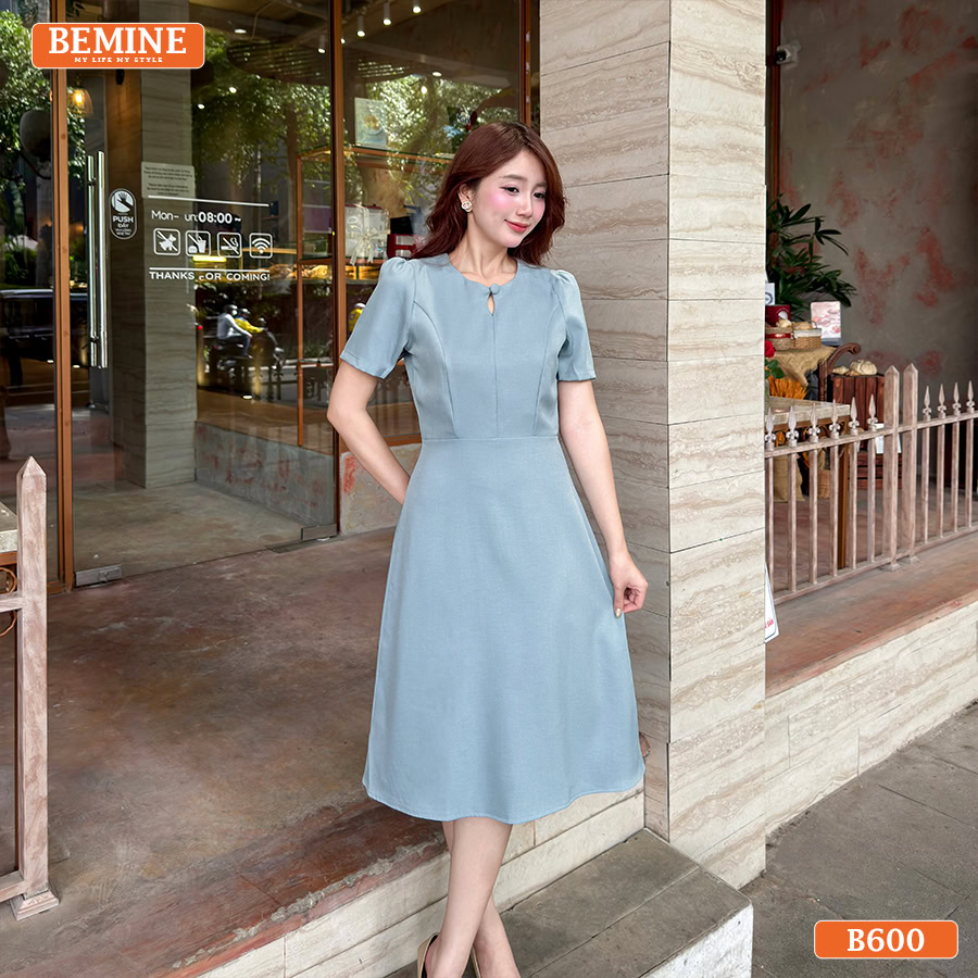 Đầm suông lụa phối họa tiết hoa thêu tinh tế