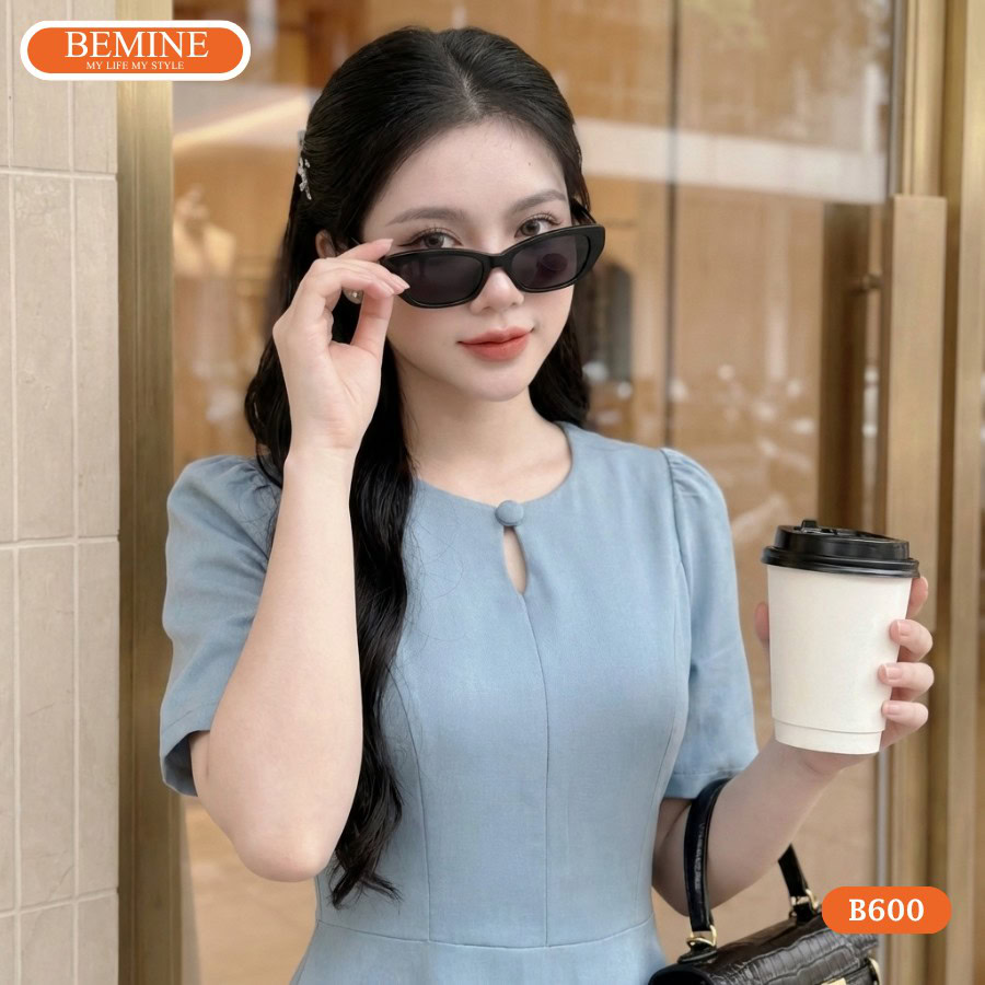 Da Trắng Nên Mặc Màu Gì? Bảng Màu Chuẩn Theo Từng Tone Da 1 Da trắng nên mặc màu gì: Gam màu đỏ rượu hoặc xanh cobalt.