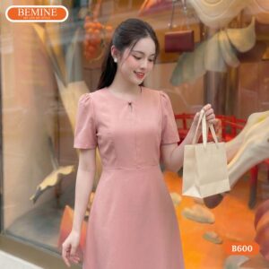Phong cách thời trang sang trọng cùng đầm đính cúc B600.