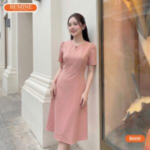 Đầm thiết kế BEMINE B600 giúp kéo dài đôi chân hiệu quả.