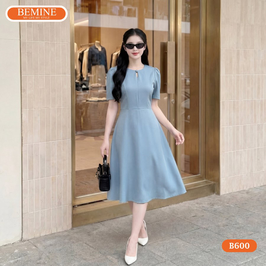 Mẫu đầm công sở BEMINE B600 thiết kế đính cúc tinh tế.