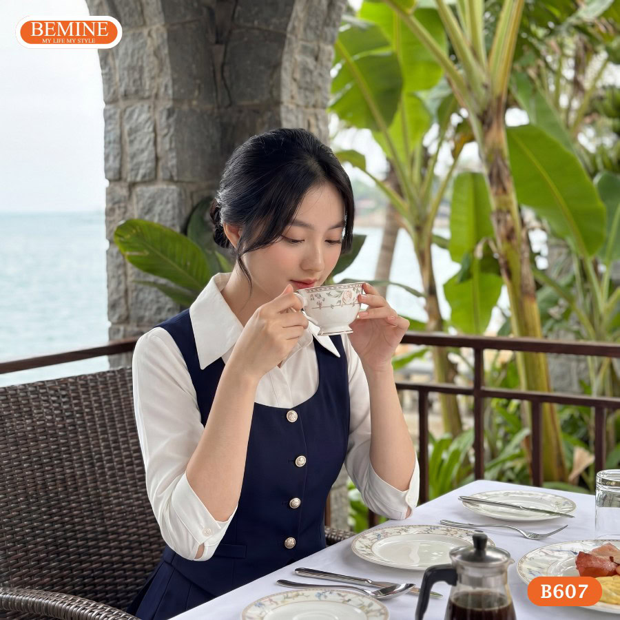 U40 Hông To Nên Mặc Đầm Dáng Gì Che Khuyết Điểm Mềm Mại? 10 Đầm peplum vạt chéo che hông tinh tế cho dạ tiệc