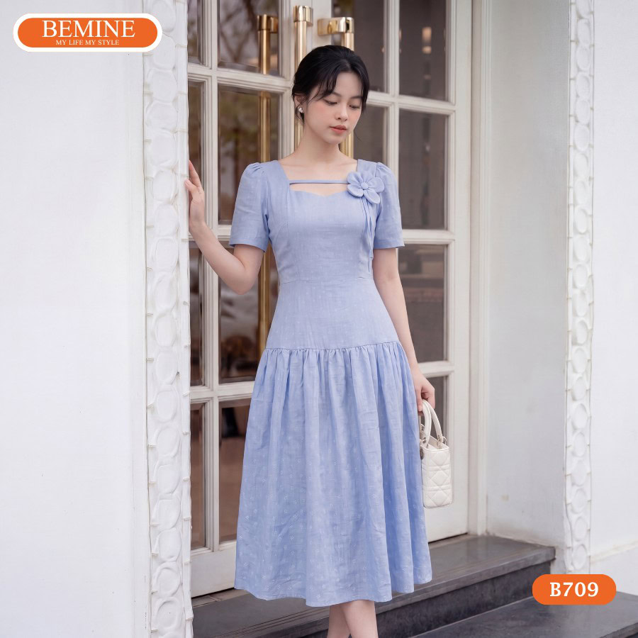 Cận cảnh chất liệu vải cao cấp của mẫu đầm thiết kế BEMINE B709.