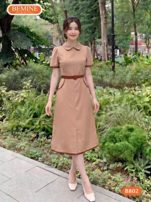 Đầm thiết kế BEMINE B802 cổ tròn đính cúc thanh lịch.