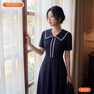 Người mẫu diện đầm chữ a cổ thủy thủ BEMINE mã số B512.