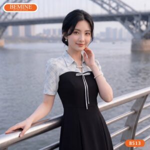 Người mẫu diện đầm chữ a cổ sơ mi phối caro BEMINE B513.