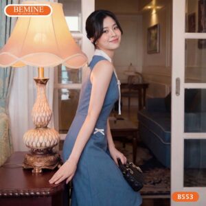 Người mẫu diện đầm chữ a sát nách BEMINE mã số B553.