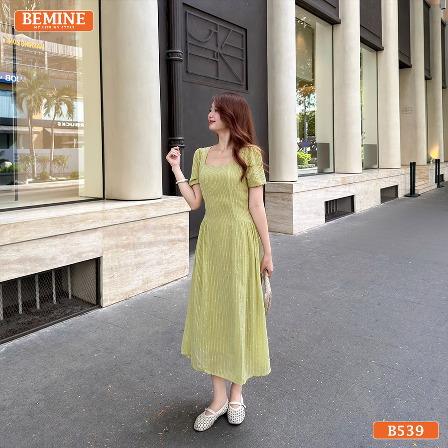 Đầm BEMINE cổ vuông voan tơ kim tuyến dáng dài B558