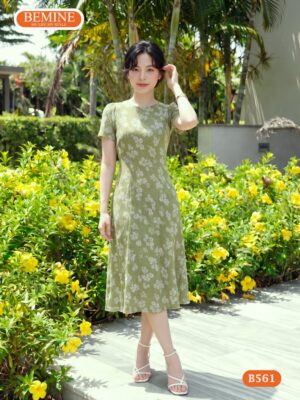 Hình ảnh thực tế đầm công sở BEMINE B561 phom dáng chuẩn.