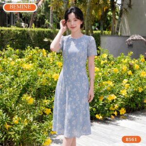 Thiết kế cổ tròn tinh tế của mẫu đầm công sở mã B561.