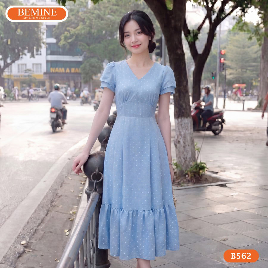 Nữ 40 tuổi da ngăm diện đầm tiệc màu đỏ rượu có sợ bị già không?
