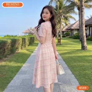 Cận cảnh đường may sắc sảo của mẫu đầm đính nơ BEMINE B569.
