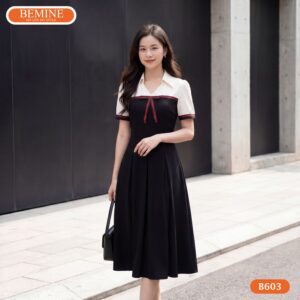 Người mẫu diện đầm chữ a phối viền nơ BEMINE mã số B603.