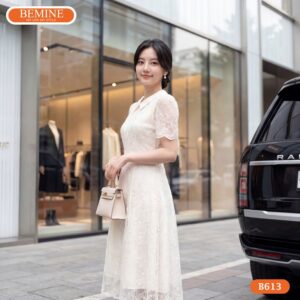 Người mẫu diện đầm chữ a cổ đức ren hoa nơ eo BEMINE B613.