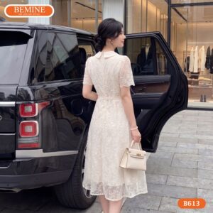 Cận cảnh đường may sắc sảo của mẫu đầm ren hoa BEMINE B613.