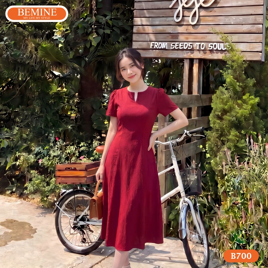 Đầm thiết kế BEMINE cổ tròn dáng dài B700 thanh lịch.