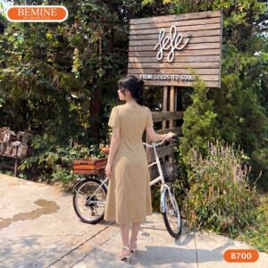 Đầm thiết kế BEMINE B700 cổ tròn dáng dài thanh lịch.