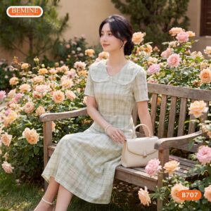 Đầm thiết kế BEMINE B707 cổ nơ kẻ sọc thanh lịch.