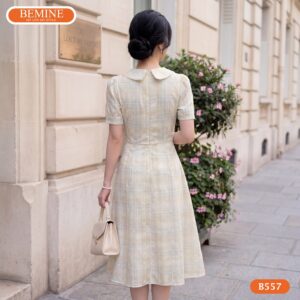 Phom dáng chữ a trẻ trung năng động của mẫu đầm thiết kế BEMINE B557.