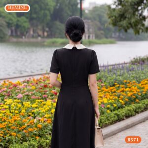Cận cảnh đường may sắc sảo của mẫu đầm chữ a phối caro BEMINE B571.