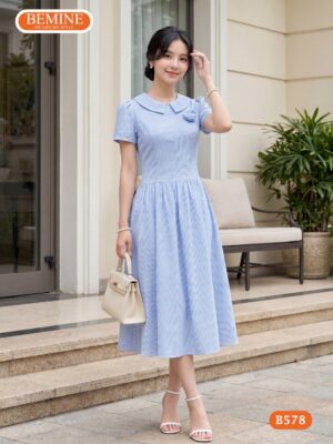 Đầm thiết kế BEMINE cổ sen khóa kéo trước hoạ tiết sọc B578
