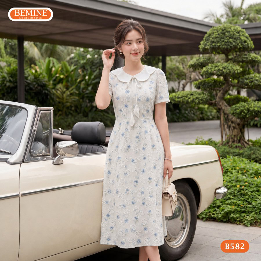 Họa tiết in hoa nhã nhặn kết hợp phom dáng chữ a của đầm BEMINE B582.