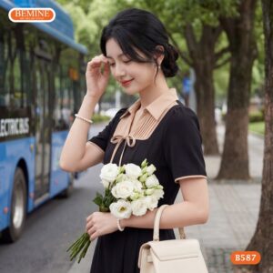 Người mẫu diện đầm chữ a cổ sơ mi đính nơ BEMINE B587.