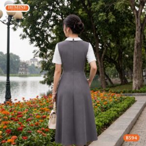 Cận cảnh đường may sắc sảo của mẫu đầm đính cúc BEMINE B594.