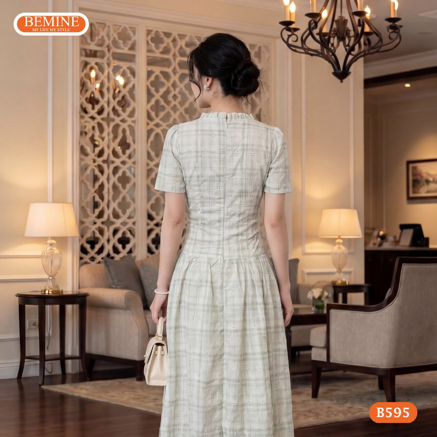 Đầm thiết kế BEMINE cổ tim in hoa dáng chữ A B595 5 Cận cảnh đường may sắc sảo của mẫu đầm in hoa BEMINE B595.