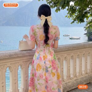 Cận cảnh đường may sắc sảo của mẫu đầm hoa nổi BEMINE B639.