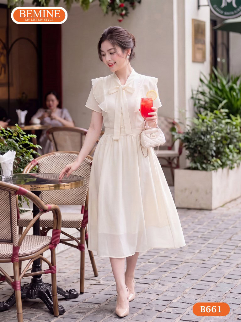 Set đồ tone kem trung tính phối cùng blazer tạo vẻ ngoài lịch sự