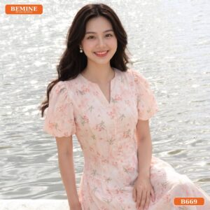 Đầm hoa dáng chữ a BEMINE cổ tròn xẻ v họa tiết B669