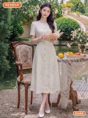 Đầm thiết kế BEMINE cổ tròn có cúc in hoa dáng dài B688 hình ảnh