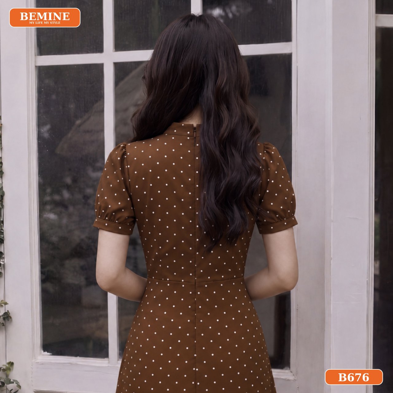 Cận cảnh chi tiết đầm thiết kế BEMINE cổ trụ họa tiết chấm bi B676