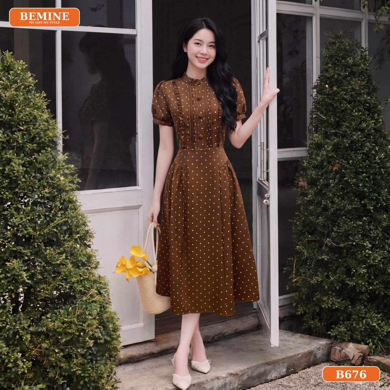Chi tiết phom dáng và họa tiết đầm thiết kế BEMINE cổ trụ B676